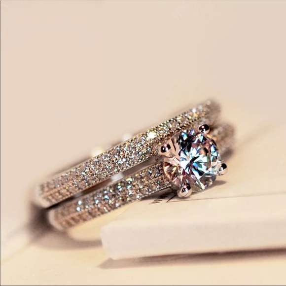 New Luxury 925 Silver Set Diamond Engagement Ring - Picture 3 of 6